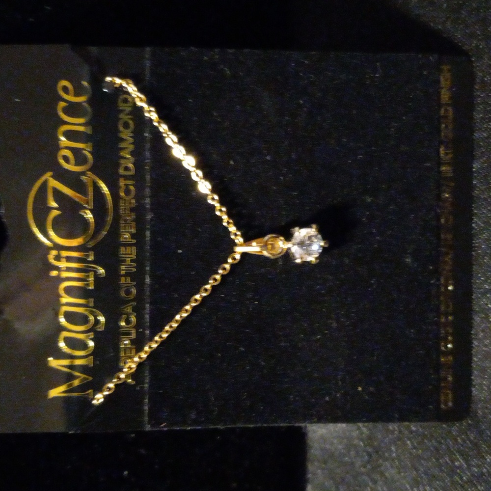MagnifiCZence necklace.